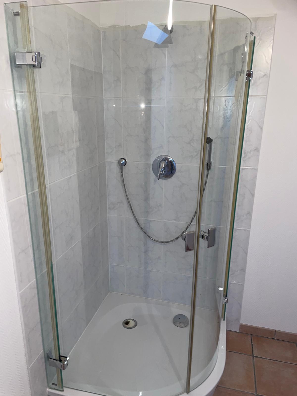 Runde Glasdusche – nachher