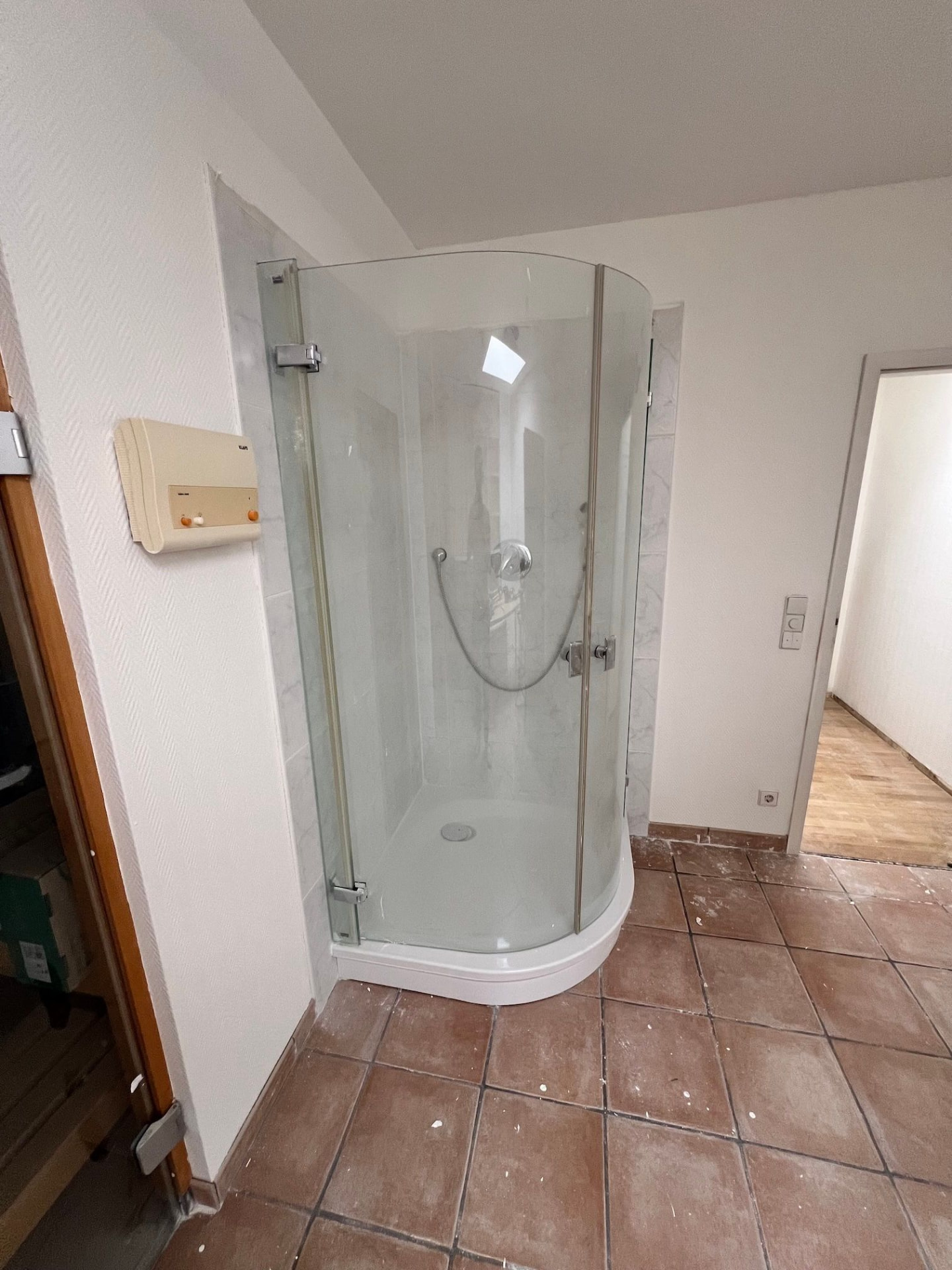 Runde Glasdusche – vorher